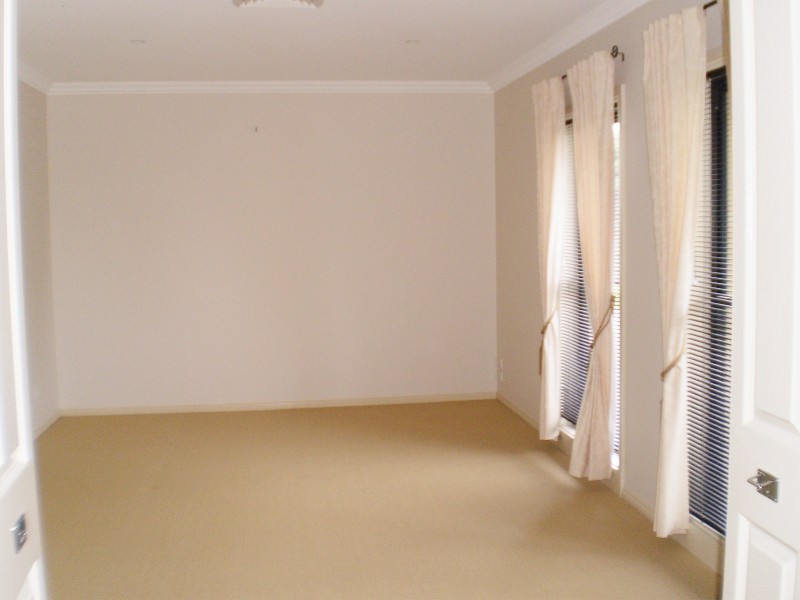 10 Ken McMullen Place, Dubbo NSW 2830