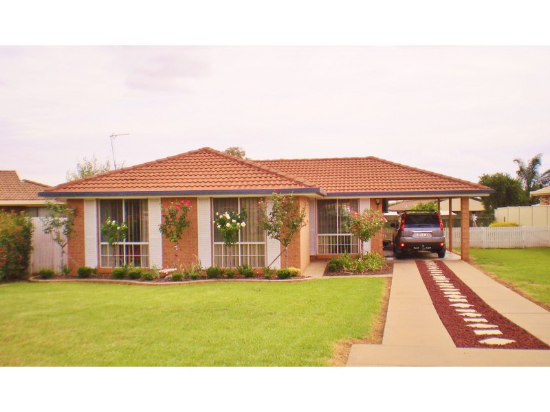 11 Flinders Close, Dubbo NSW 2830