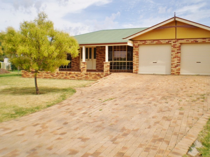 23 Grangewood Drive, Dubbo NSW 2830