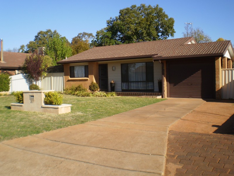 37 Sturt Circle, Dubbo NSW 2830