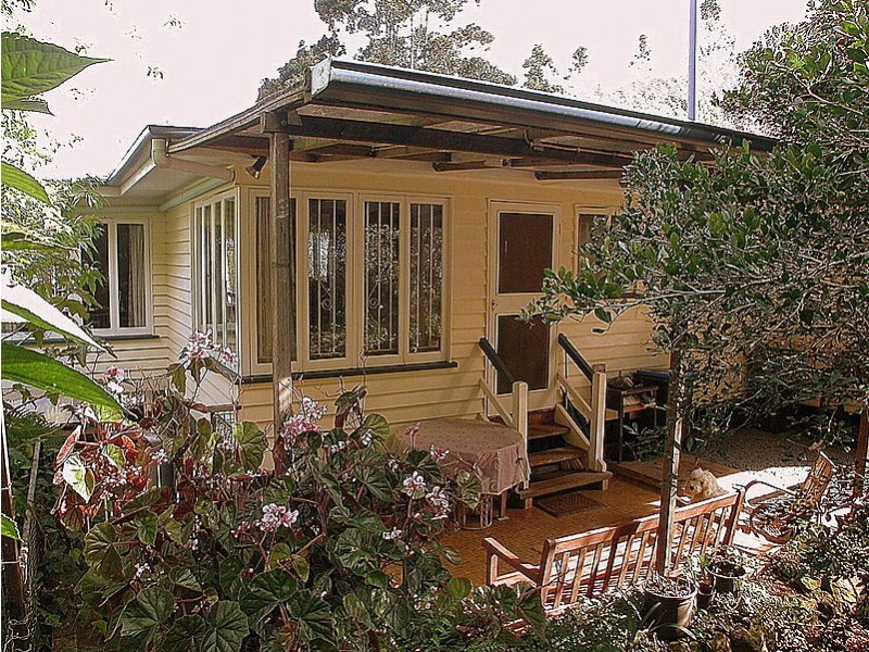 9 Central Avenue, Eagle Heights QLD 4271
