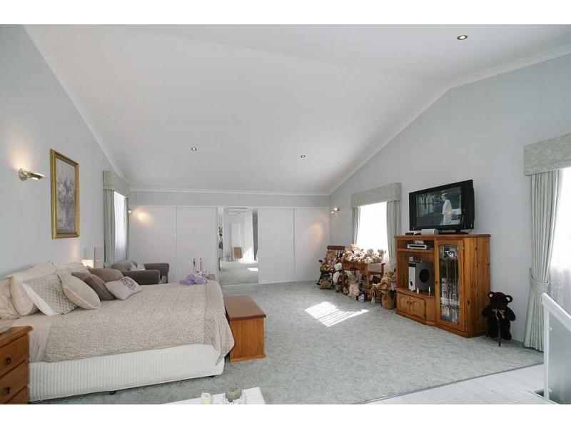 23 Lakewook Cove, Kenwick WA 6107