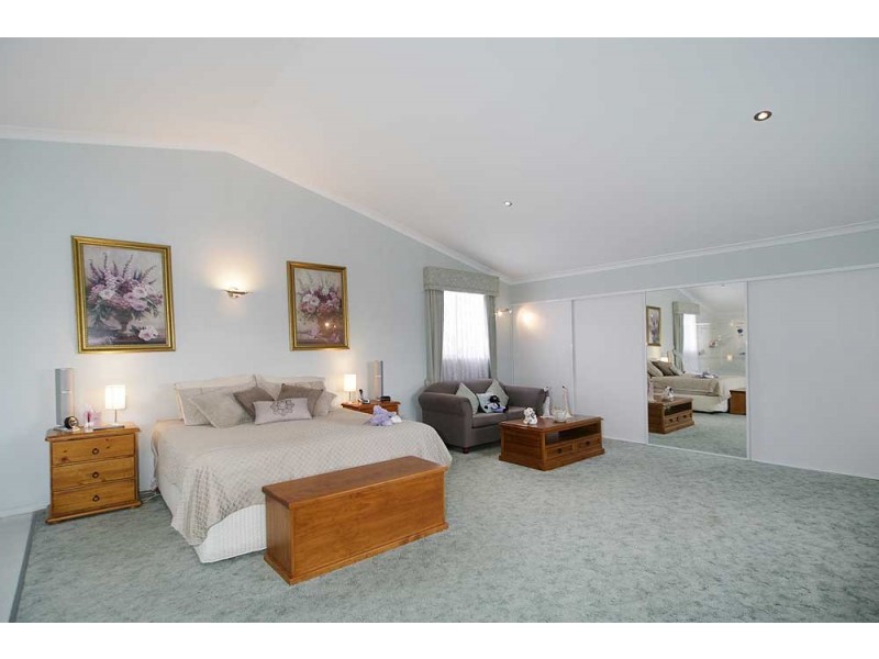 23 Lakewook Cove, Kenwick WA 6107