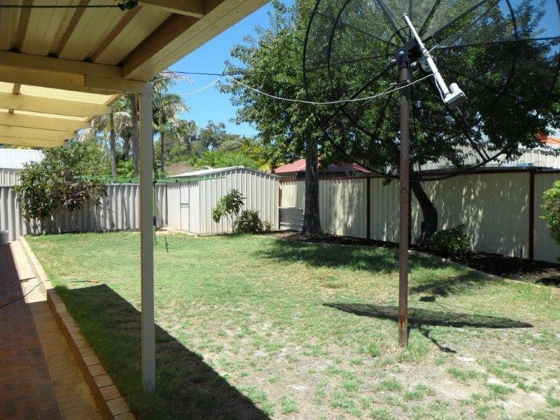 12 Exmouth Place, Thornlie WA 6108