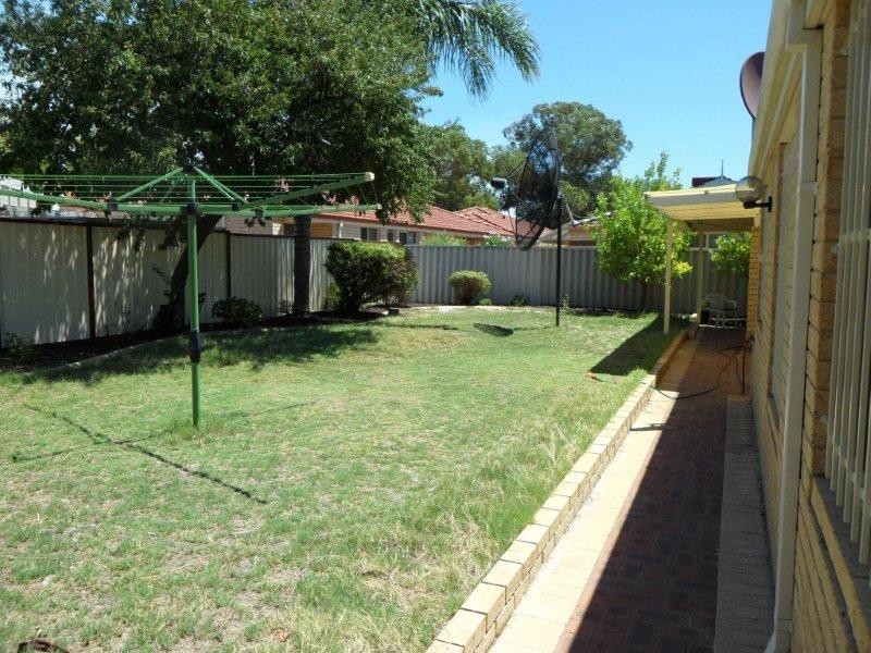 12 Exmouth Place, Thornlie WA 6108