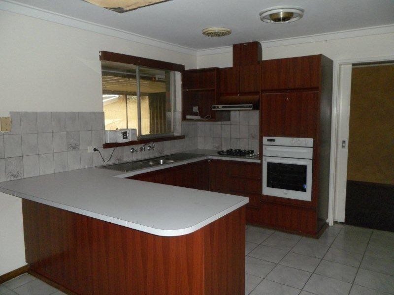 3 St Georges Avenue, Champion Lakes WA 6111