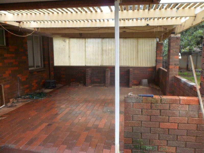 3 St Georges Avenue, Champion Lakes WA 6111