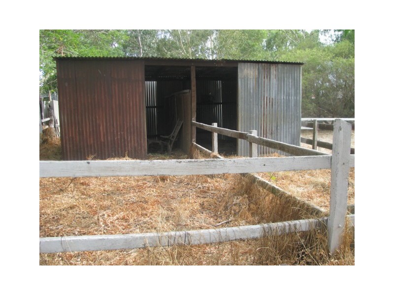 3 St Georges Avenue, Champion Lakes WA 6111