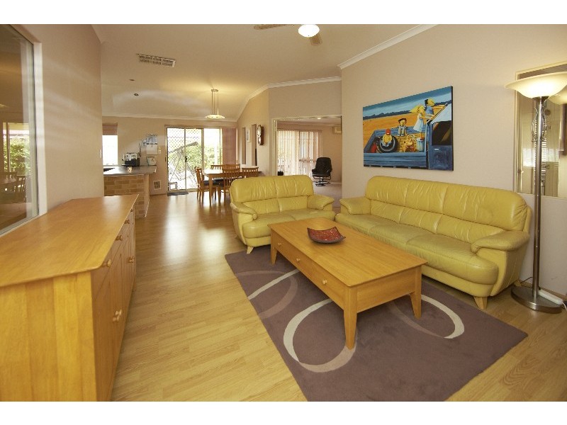 15 Frampton Crescent, Canning Vale WA 6155