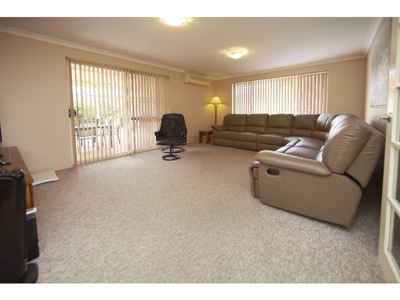 15 Frampton Crescent, Canning Vale WA 6155