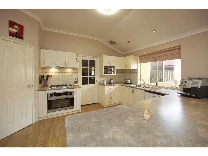 15 Frampton Crescent, Canning Vale WA 6155