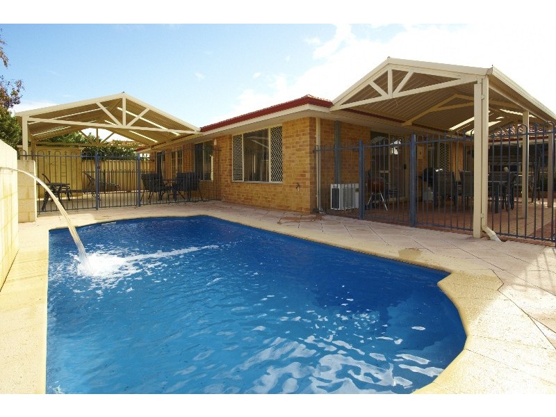 15 Frampton Crescent, Canning Vale WA 6155