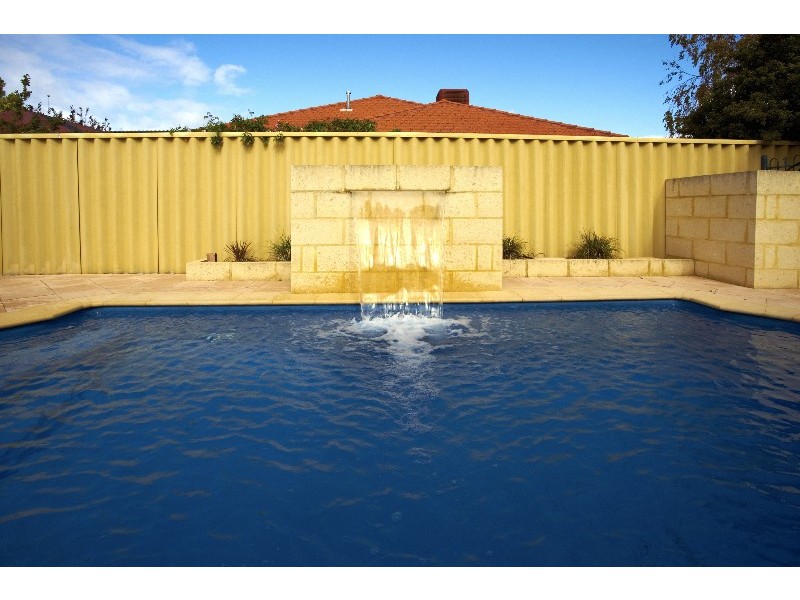 15 Frampton Crescent, Canning Vale WA 6155