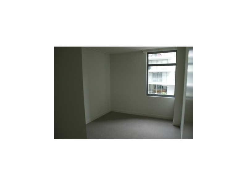 16 Shorline Drive, Rhodes NSW 2138