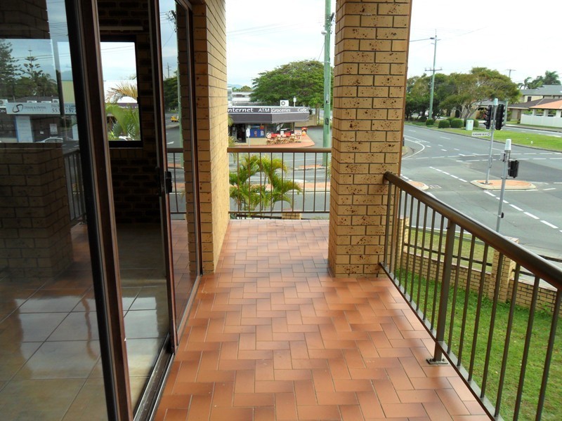 14 TE PETERS DR, Broadbeach Waters QLD 4218