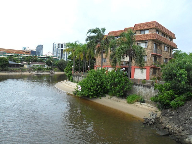 2/33 SURFERS AVE, Mermaid Beach QLD 4218