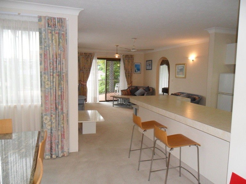 2/33 SURFERS AVE, Mermaid Beach QLD 4218