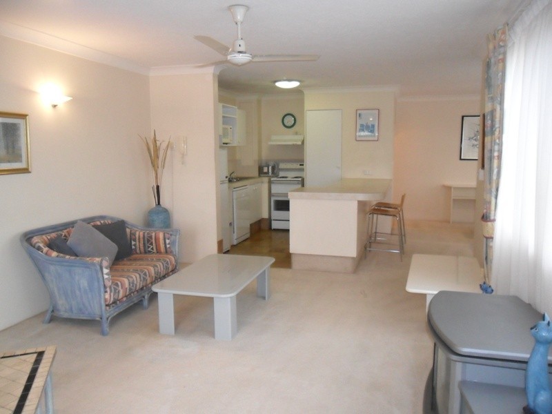 2/33 SURFERS AVE, Mermaid Beach QLD 4218