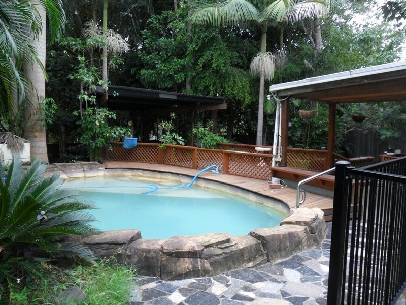 21 WHITIAN DR, Carrara QLD 4211