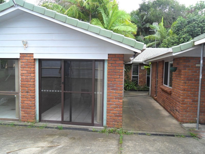 21 WHITIAN DR, Carrara QLD 4211