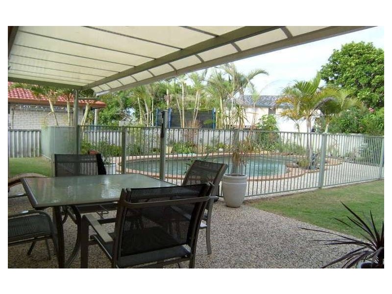 114 Sunshine Blvd, Mermaid Waters QLD 4218