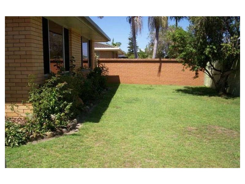 114 Sunshine Blvd, Mermaid Waters QLD 4218