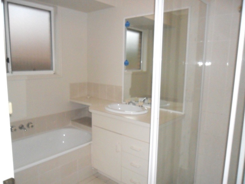 4 BIMINI CRT, Clear Island Waters QLD 4226