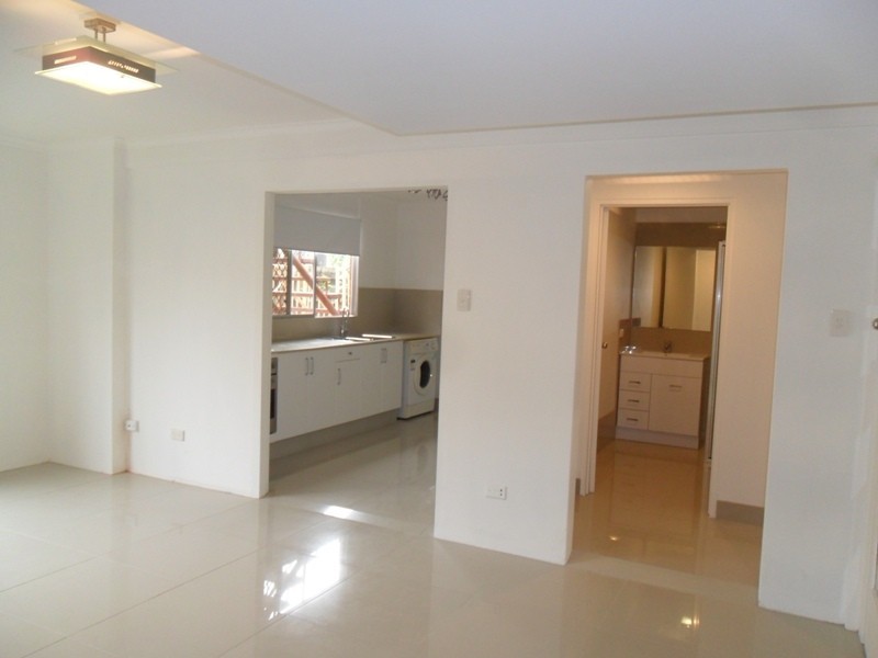 1/6 ADORI ST, Surfers Paradise QLD 4217