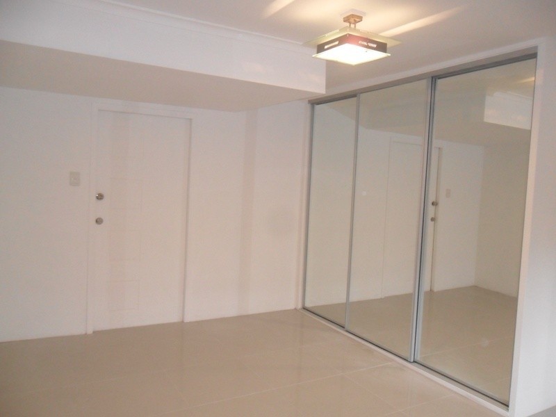 1/6 ADORI ST, Surfers Paradise QLD 4217