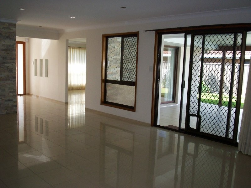 159 Barrier Reef Dr, Mermaid Waters QLD 4218