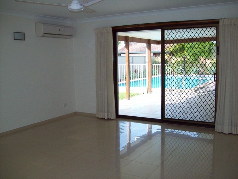 159 Barrier Reef Dr, Mermaid Waters QLD 4218