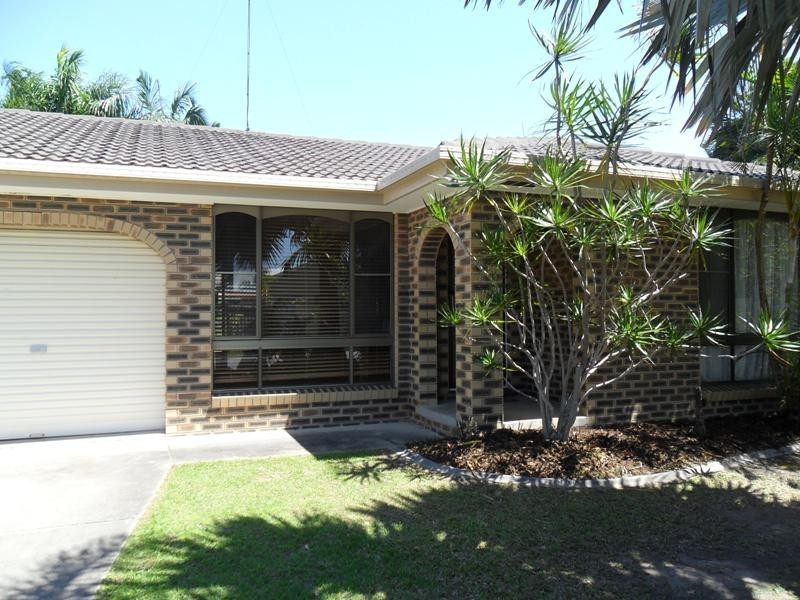 28 WAITOMO ST, Broadbeach Waters QLD 4218