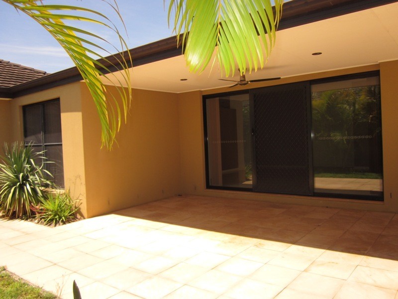 Clear Island Waters QLD 4226