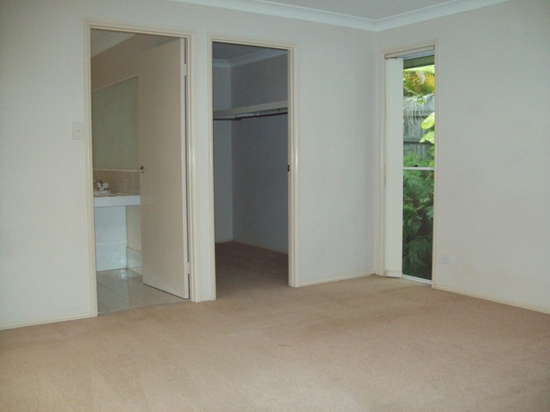 6 KENSINGTON ST, Robina QLD 4226