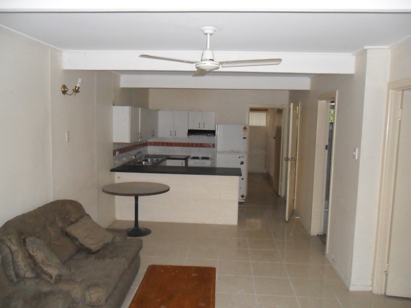 2/18 LEONARD AVE, Surfers Paradise QLD 4217