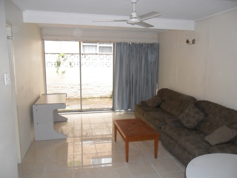 2/18 LEONARD AVE, Surfers Paradise QLD 4217