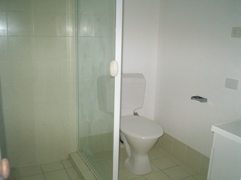 6/34 ARMRICK AVE, Broadbeach QLD 4218