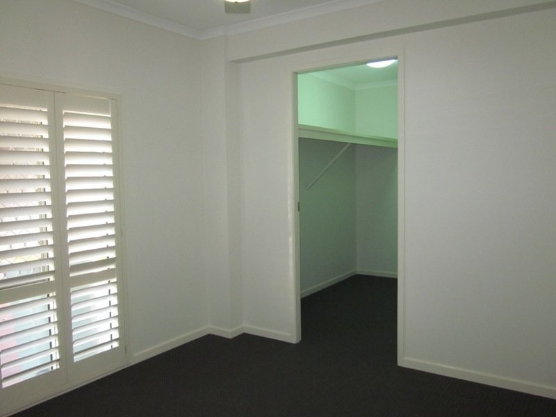 28 VOLANTE CRESCENT, Mermaid Waters QLD 4218