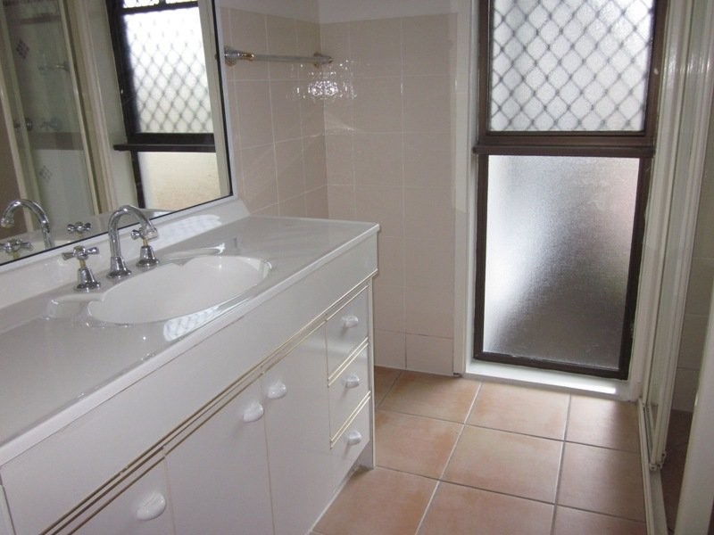 28 VOLANTE CRESCENT, Mermaid Waters QLD 4218