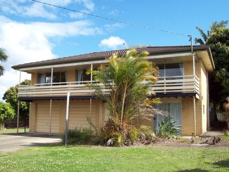 137 BENOWA RD, Southport QLD 4215