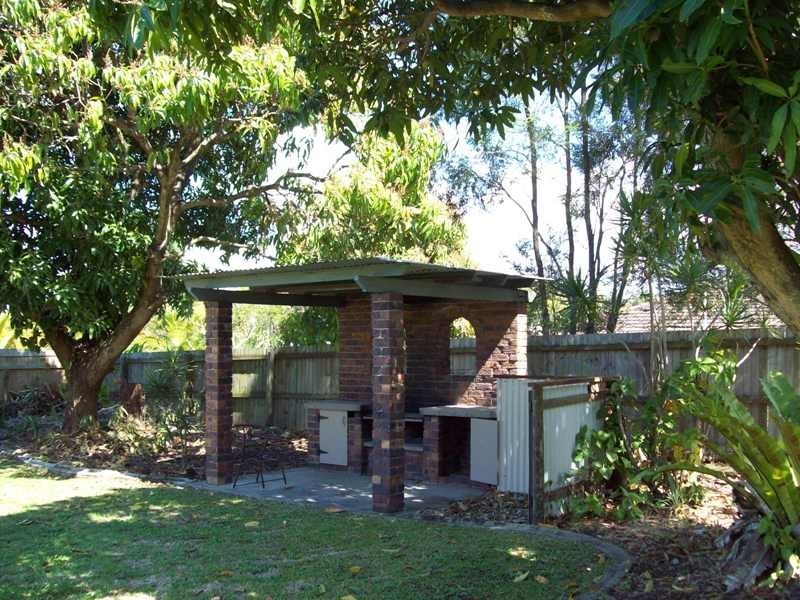 137 BENOWA RD, Southport QLD 4215