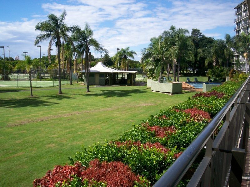 5w/11 FAIRWAY DR, Clear Island Waters QLD 4226