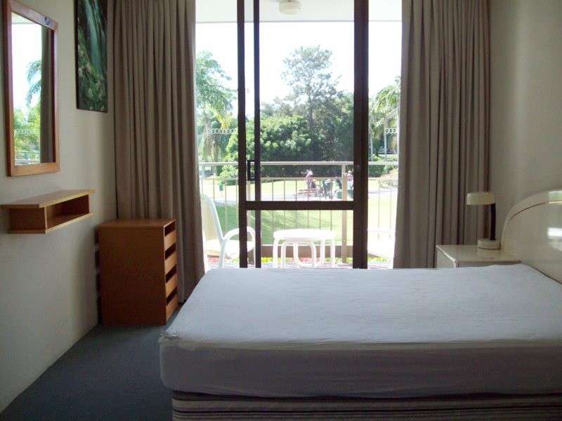 5w/11 FAIRWAY DR, Clear Island Waters QLD 4226