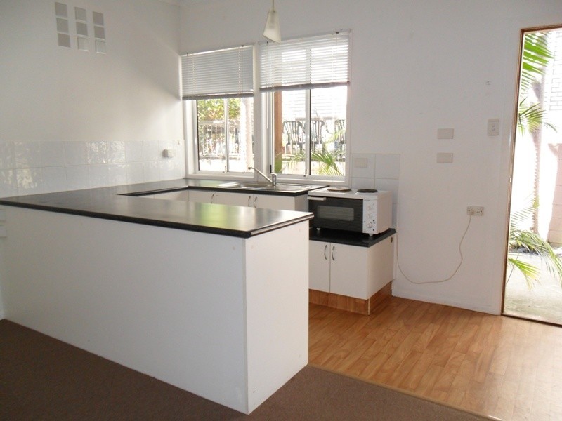 4/34 Armrick Ave, Broadbeach QLD 4218