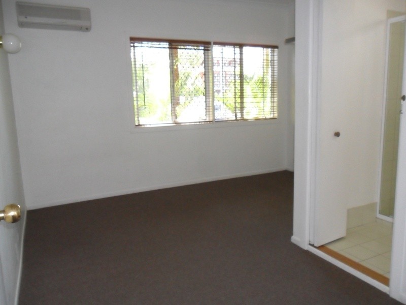 4/34 Armrick Ave, Broadbeach QLD 4218