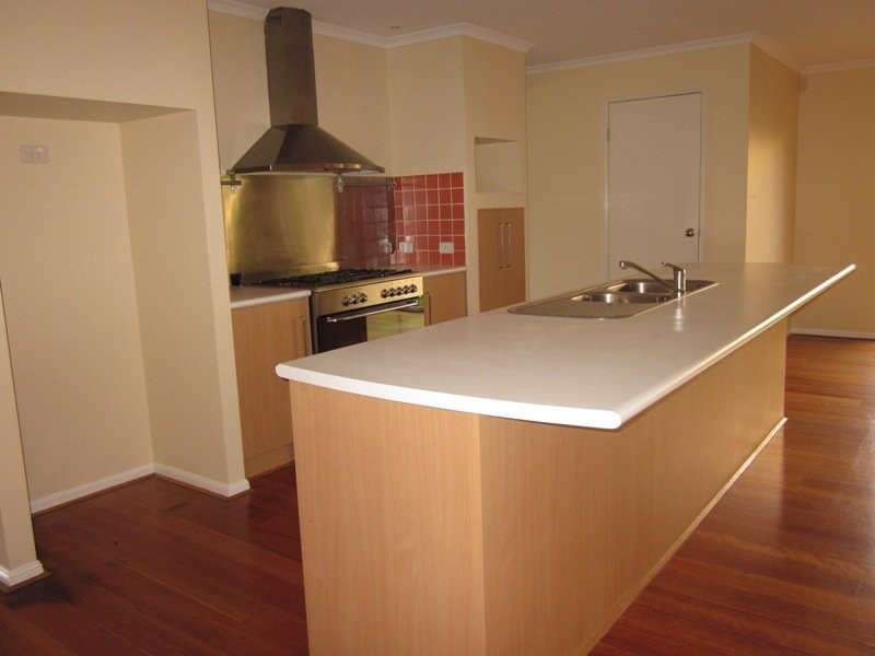 32 Santa Isobela, Pacific Pines QLD 4211