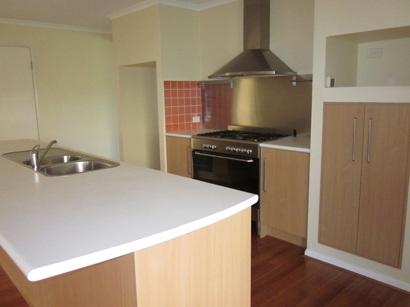 32 Santa Isobela, Pacific Pines QLD 4211