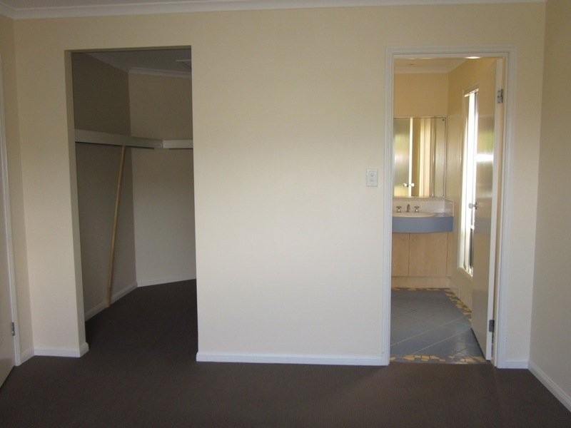 32 Santa Isobela, Pacific Pines QLD 4211