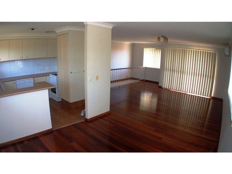 25 GRETEL DR, Mermaid Waters QLD 4218