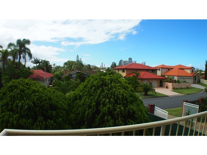 25 GRETEL DR, Mermaid Waters QLD 4218